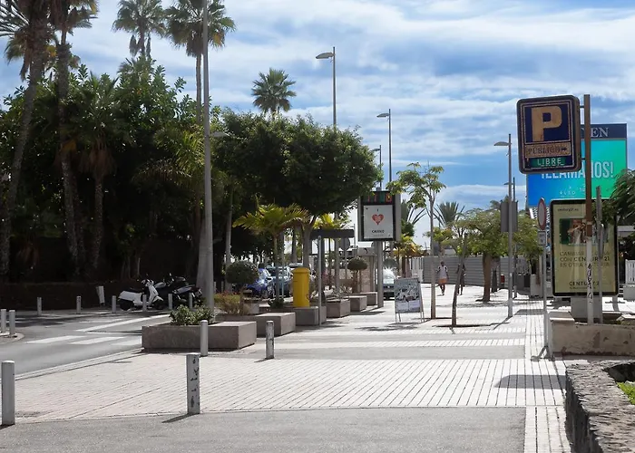 Detached 3-story Home, Seafront And Apartamento Playa de las Américas