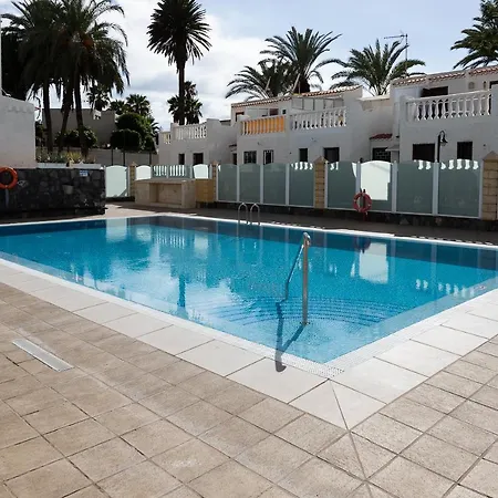 Apartmán Detached 3-story Home, Seafront And Playa de las Americas (Tenerife)