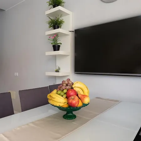 Detached 3-story Home, Seafront And Apartmán *