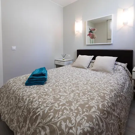 Detached 3-story Home, Seafront And Playa de las Americas (Tenerife)