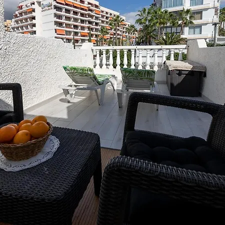 Apartmán Detached 3-story Home, Seafront And Playa de las Americas (Tenerife)