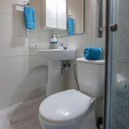 Detached 3-story Home, Seafront And Apartmán *