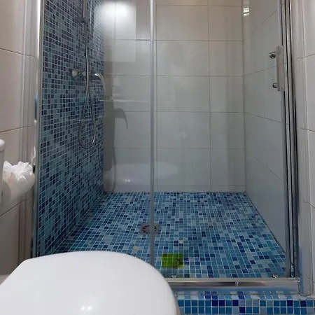 Apartment Detached 3-Story Home, Seafront And Central *