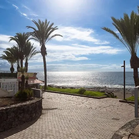 Apartment Detached 3-Story Home, Seafront And Central