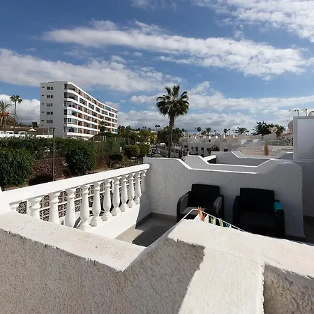 Apartmán Detached 3-story Home, Seafront And *