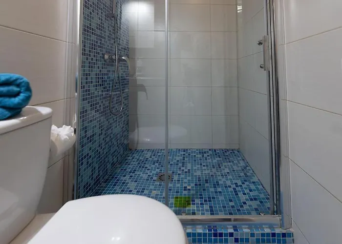 公寓 Detached 3-story Home, Seafront And *