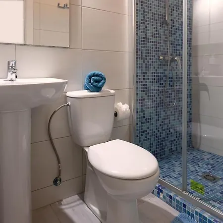 Apartmán Detached 3-story Home, Seafront And *