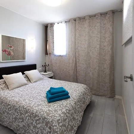 Detached 3-story Home, Seafront And * Playa de las Americas (Tenerife)