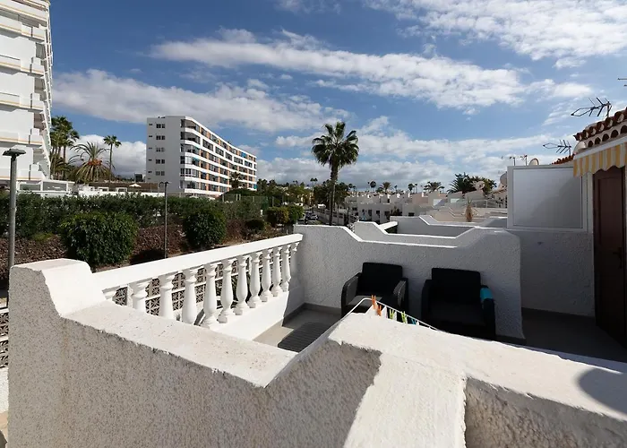 Апартаменты Detached 3-story Home, Seafront And *